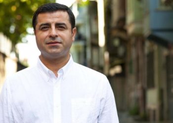 Demirtaş: Nefret diline prim vermeyin, boyun da eğmeyin