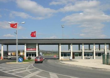 Yunanistan, Türkiye’ye sınır kapılarını açtı