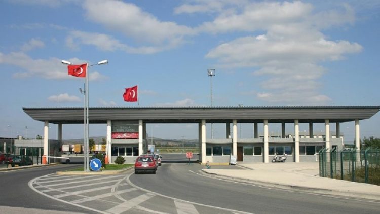 Yunanistan, Türkiye’ye sınır kapılarını açtı