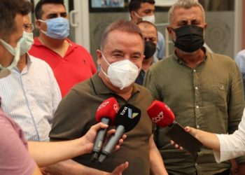 Antalya Büyükşehir Belediye Başkanı Muhittin Böcek hastaneye kaldırıldı
