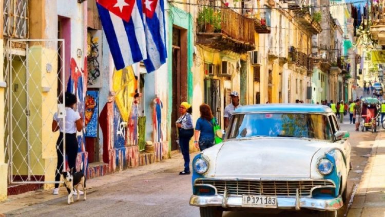 Küba’da küçük ve orta boy özel işletmelerin kurulmasına izin