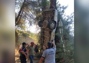 İzmir’de servis minibüsü şarampole yuvarlandı: 6 kişi yaşamını yitirdi; 11 yaralı