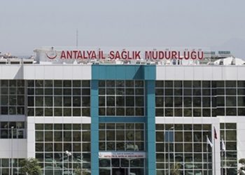 Antalya’da sağlık emekçilerinin izinleri durduruldu
