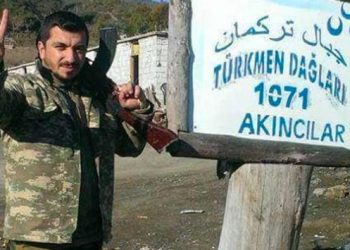 Suriye’de elinde kesik başla poz veren AKP’liden gazeteciye tehdit