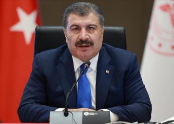 Koca: Öğrenci velileri ya aşı olacak ya da düzenli testten geçecekler