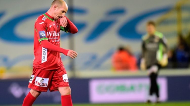 Kalbindeki sağlık sorunu nedeniyle futbolu bırakan ünlü futbolcu kalp krizine yenik düştü