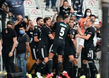 Beşiktaş sezon açılışında Çaykur Rizespor’u 3 golle devirdi