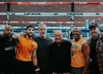 Ünlü boksör Muhammed Ali’nin torunu Nico Ali Walsh, ringe çıktı
