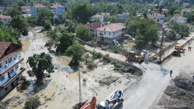Selde yıkılan bir binanın müteahhidi için gözaltı kararı