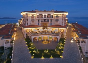 ‘Demokrasi Adası’na geceliği 76 bin liralık otel dikildi!