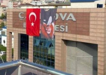 Atatürk’ün posterini ters asan AKP’li belediye CHP’yi suçladı