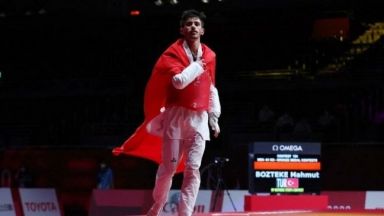 Mahmut Bozteke’den bronz madalya
