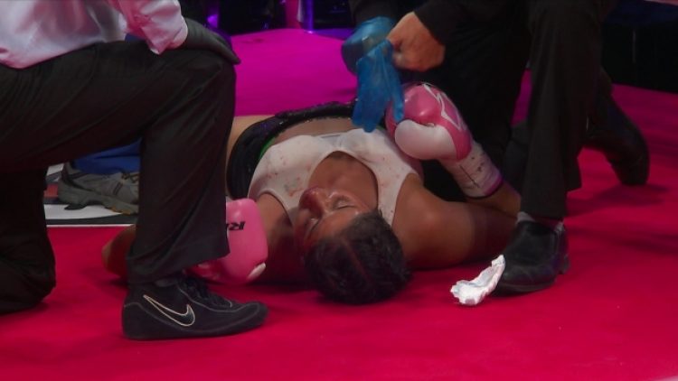 Kadın boksör ringde aldığı darbeler sonucu öldü