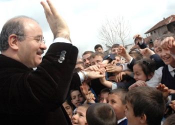 Eski Bakan Çelik: Dershanelerin kapatılmasına karşıyım, gündeme geldiği zaman da karşı oldum