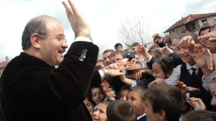 Eski Bakan Çelik: Dershanelerin kapatılmasına karşıyım, gündeme geldiği zaman da karşı oldum