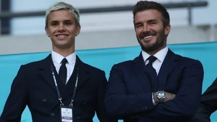 Beckham’ın oğlu Romeo ilk profesyonel sözleşmesini ‘babasıyla’ imzaladı