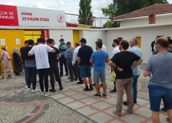 Aşı olmayanlar stadyuma alınmadı