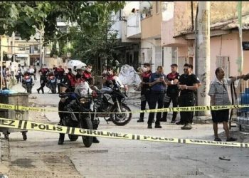 İzmir’de silahlı saldırı: 1’i bebek 5’i çocuk 12 kişi yaralandı