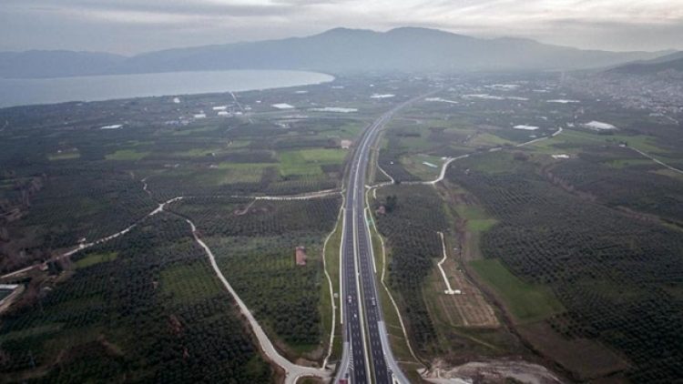 2 km yol yapan müteahhide 72 km parası ödendi