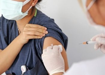 Türkiye, koronavirüs aşısında 100 milyon dozu geçti