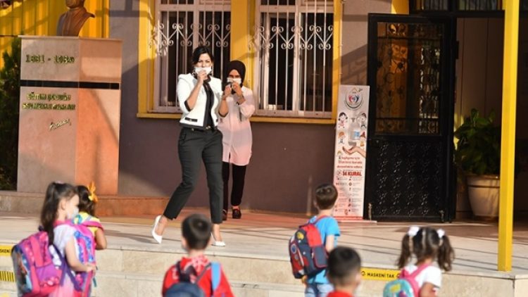 MEB 15 bin sözleşmeli öğretmen atama takvimini yayınladı