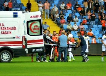 Adanasporlu Berkan Fırat’ın ayağı kırıldı, hakem sarı kart verdi!