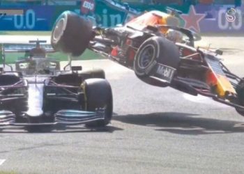 Formula 1’de inanılmaz kaza! Max Verstappen, Hamilton’un üstüne çıktı…