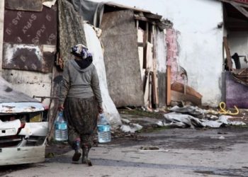Derin Yoksulluk raporu: Anneler çocuklarına mama yerine şekerli su içiriyor