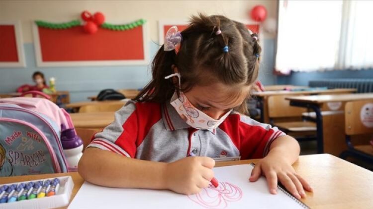 ‘Okullar önlem alınmadan açıldı, şimdi sınıflar kapanıyor’