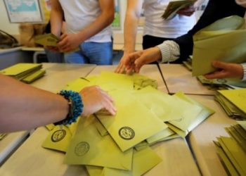 ORC: AKP’nin 1’inci parti konumu tehlikede; kemik kitle kırıldı