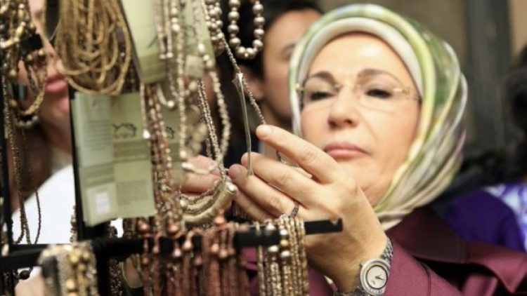 İYİ Partili Erozan: Emine Erdoğan’ın kol saati 30 bin Euro’dan başlıyor