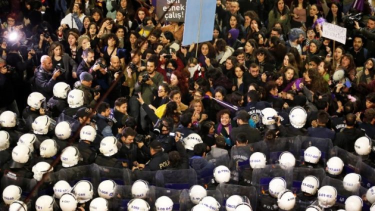 ‘Şahsım iktidarı’: 6 ayda bin 98 hak savunucusu gözaltına alındı, 33’ü tutuklandı