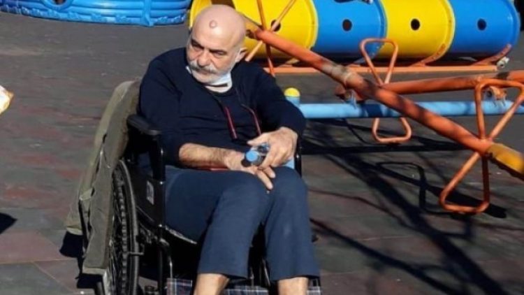 Yüzde 98 engelli hasta çay ocağında ailesiyle otururken tutuklandı