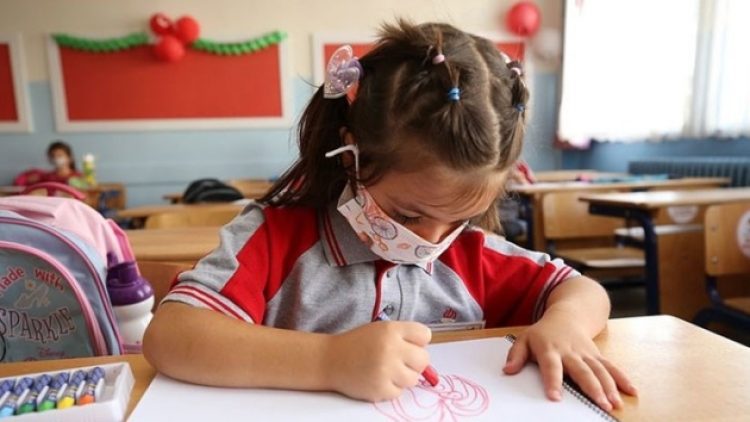 Koronavirüs rehberi güncellendi: Öğrencilerin izolasyon süresinde değişiklik