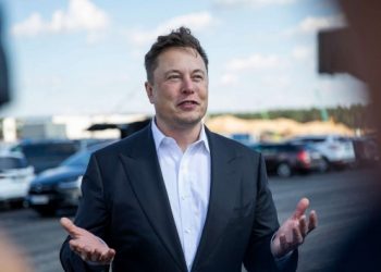 Tesla’dan 137 milyon dolar tazminat kazanan işçi: Elon Musk o fabrikayı temizle