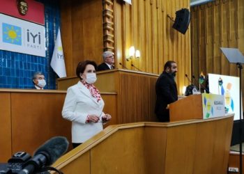 Bahçeli’ye tepki gösteren Akşener, kürsüye kebapçı çıkardı