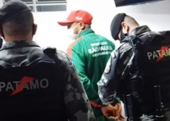 Hakeme saldırdı, maç sırasında tutuklandı
