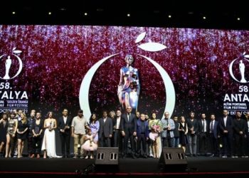 Altın Portakal’da ödüller sahiplerini buldu: En iyi film ‘Okul Tıraşı’