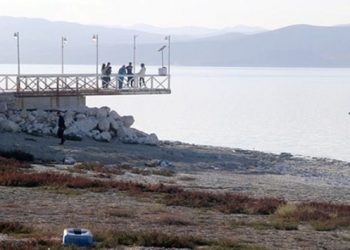 Burdur Gölü’nün suyu iskeleden 2 metre uzaklaştı