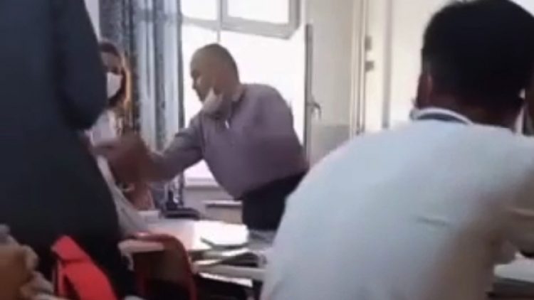Sınıfta öğrencisini döven öğretmen açığa alındı