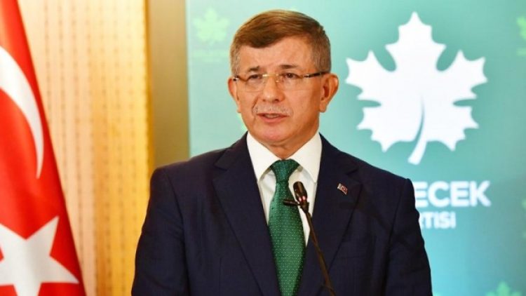 Davutoğlu asansör kazası geçirdi