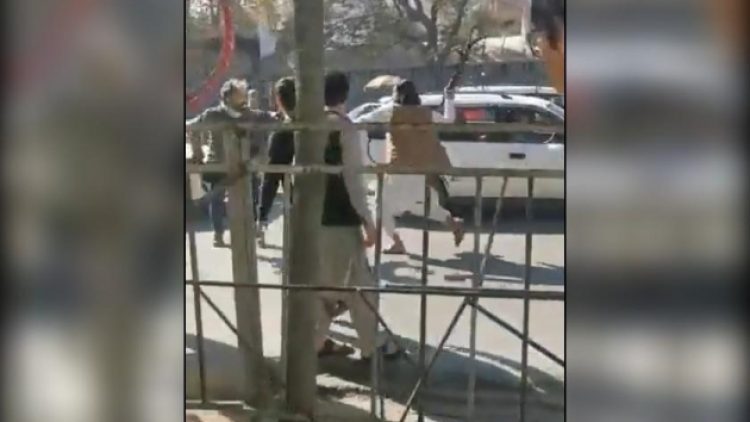 Gazeteci Bülent Kılıç Taliban’ın saldırısına uğradı