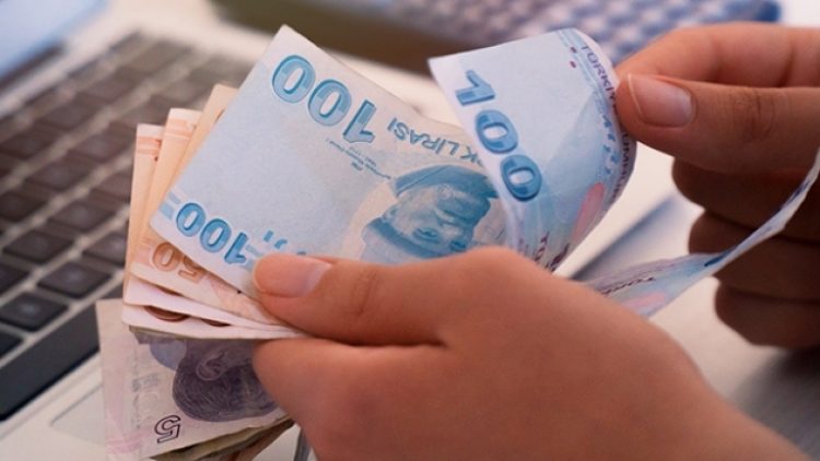 Asgari ücret 300 doların bile altına indi, maaşlar tükendi