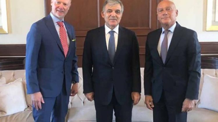 Erdoğan ‘sınır dışı edilsin’ dedi, Gül görüşerek poz verdi