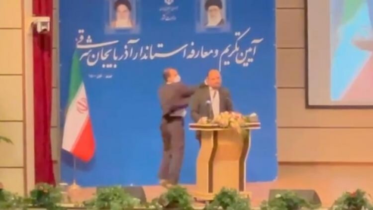 İran’da valiye yemin töreninde tokatlı saldırı