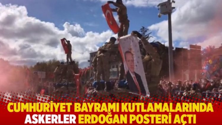 Cumhuriyet Bayramı kutlamalarında askerler Erdoğan posteri açtı