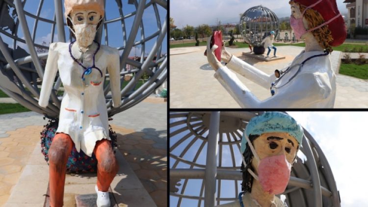 Denizli’de tartışılan sağlıkçı heykelleri kaldırıldı