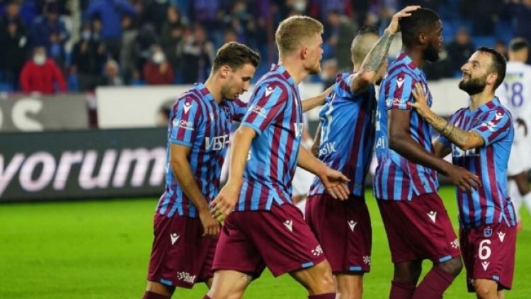 Karadeniz derbisinde lider öldü öldü dirildi!