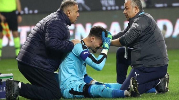 Altay Bayındır’dan kötü haber! 3 ay uzak kalacak…
