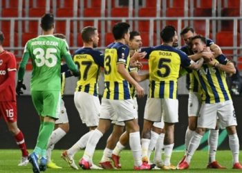 Fenerbahçe, Antwerp’te hayata döndü